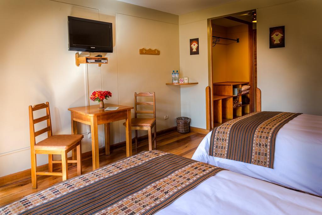 Hotel Pakaritampu Ollantaytambo Buitenkant foto